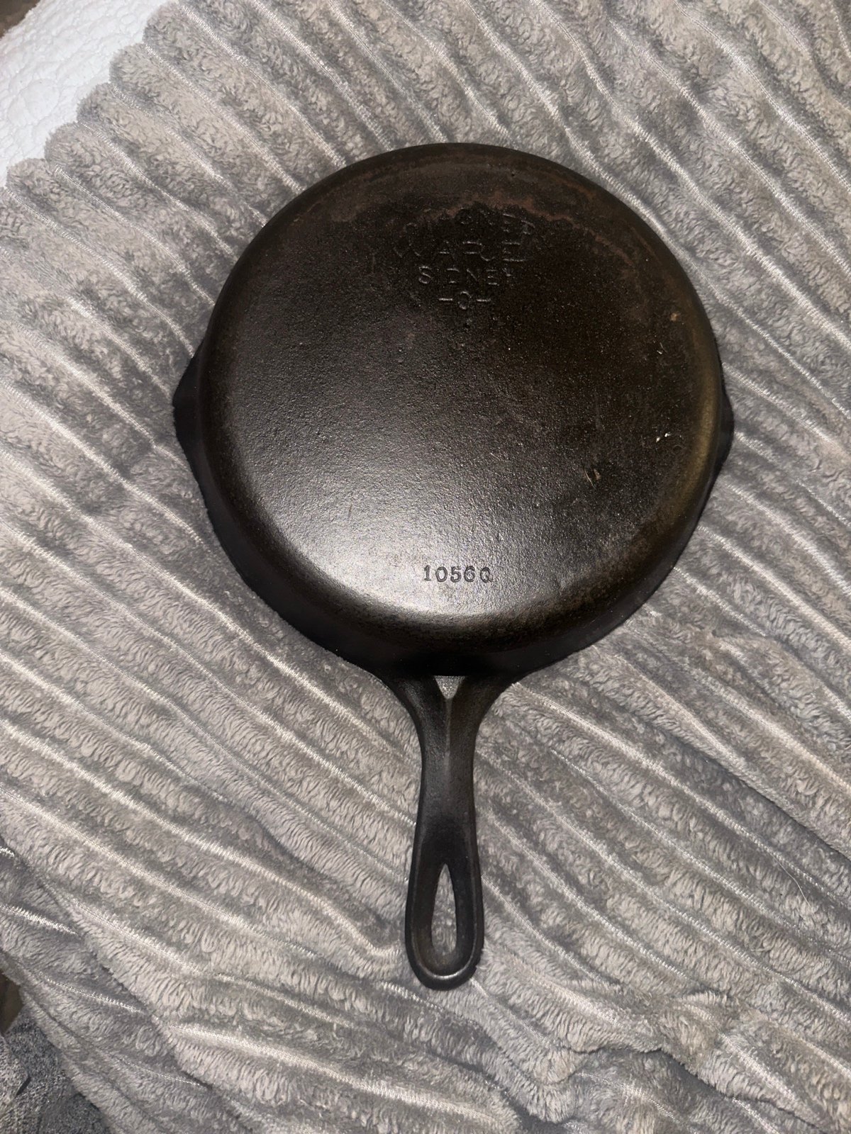 Wagner Ware Sidney –O– #6 small skillet with a stylized logo 1056Q