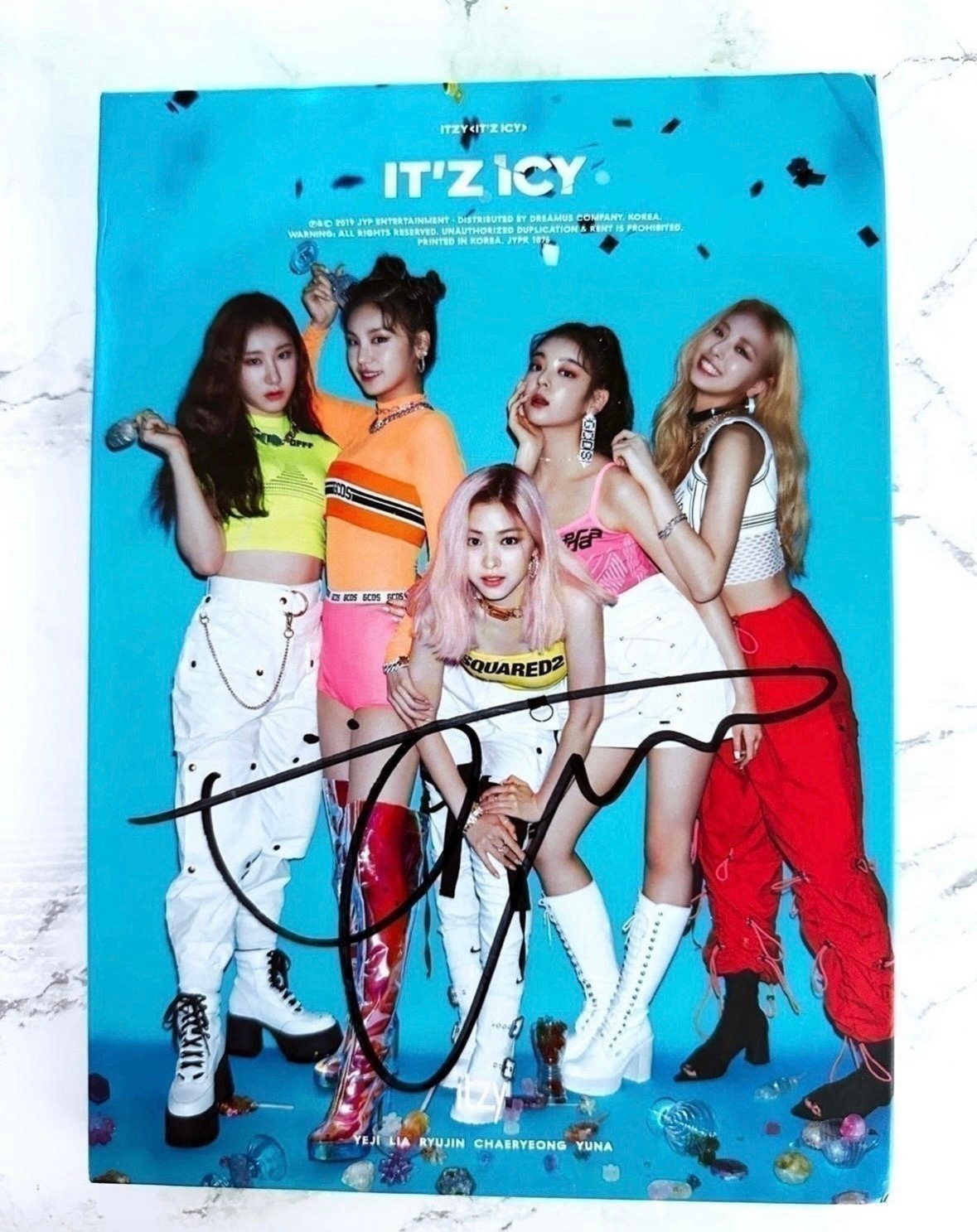 ITZY IT’Z ICY - Signed Yuna Album