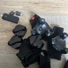 2 Vive 3.0 Trackers + 3 Tundra Trackers (updated desc.)