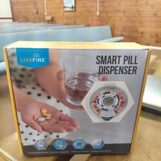 LIVE FINE SMART PILL DISPENSER ALERTS WITH SOUNDS AND LIGHTS PREFILL FOR 28 DAYS