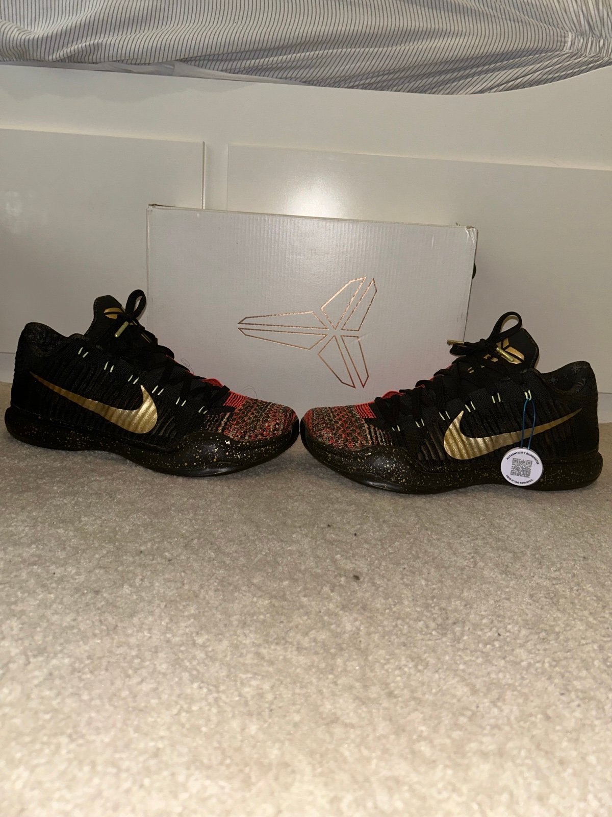 Nine Kobe 10 elite flyknit low Christmas size 10 great condition with box