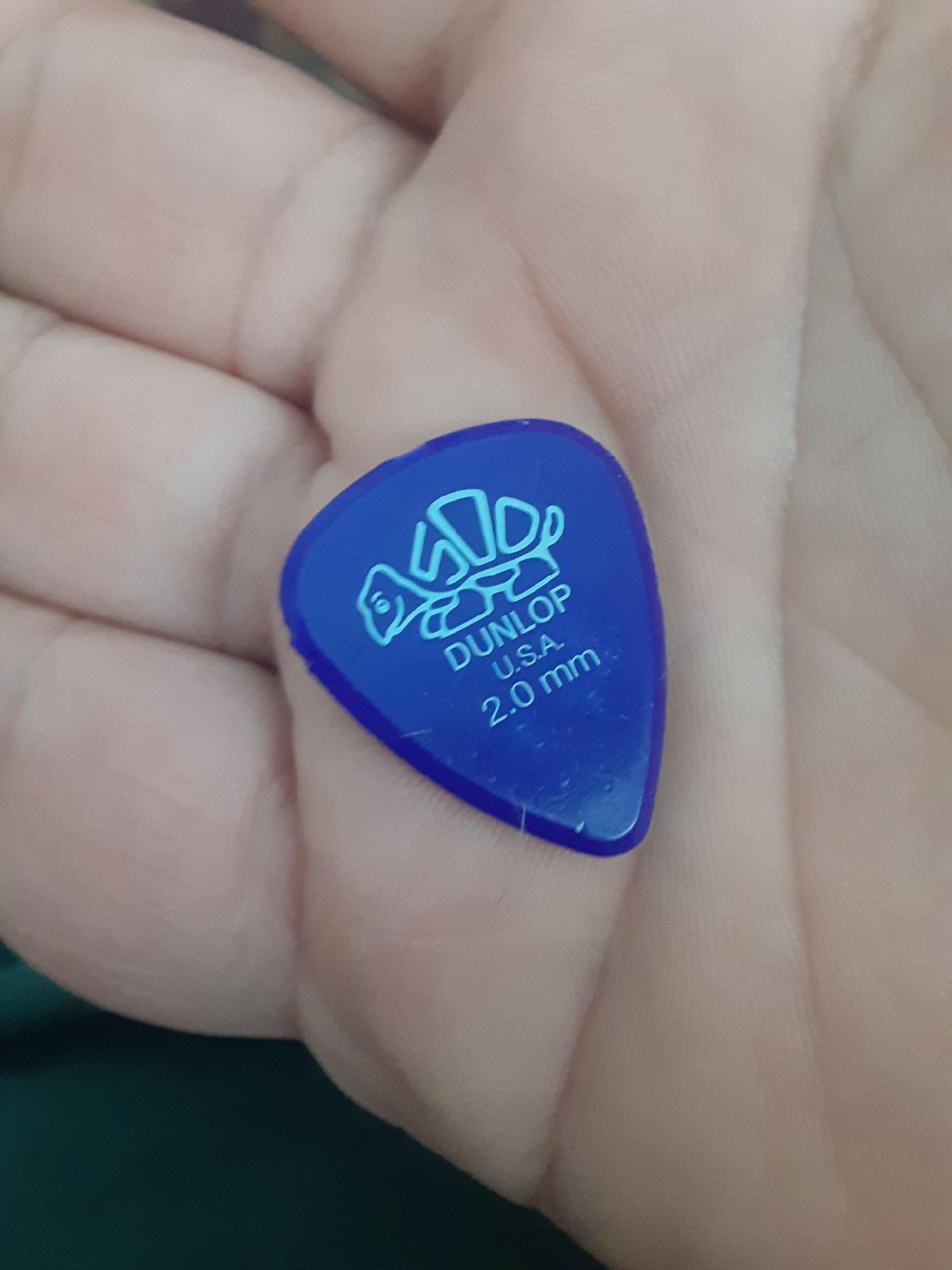 2 mm purple guitar pick