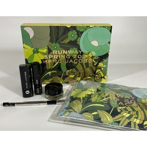 Marc Jacobs 4 Pc Set See-quins Blacquer Eyeliner Mascara Lip Cream & Sugar 284