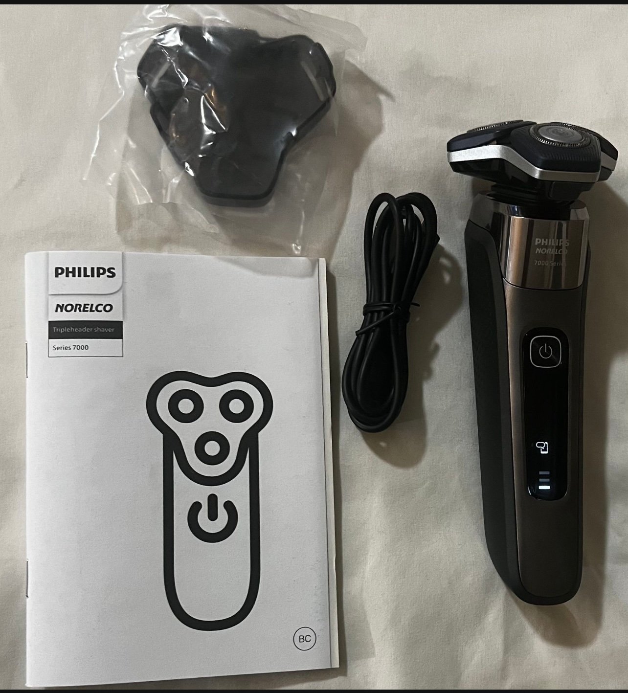 Philips Norelco Shaver 7200, Rechargeable Wet & Dry Electric Shaver with SenseIQ