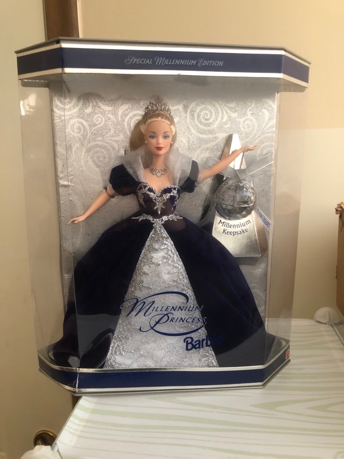 RARE: Mattel Barbie Millennium Princess Doll -2000 w/Milleium Keepsake 24154