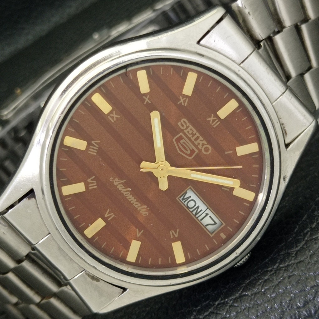 Vintage 1975 Seiko Automatic Mens Silver Watch W/daydate & Brown accents