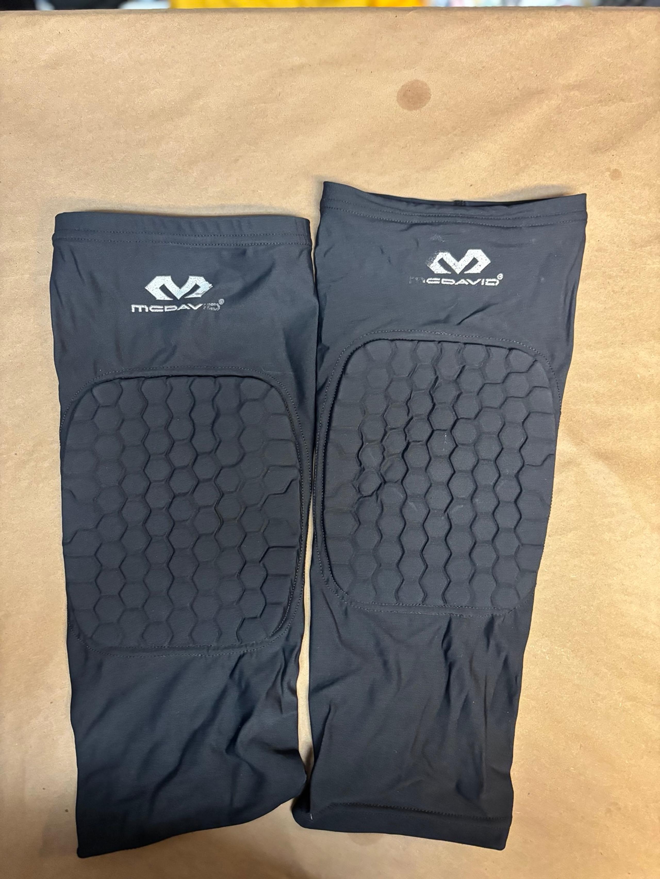 McDavid Hex protective knee pads leg sleeves adult X-Large black