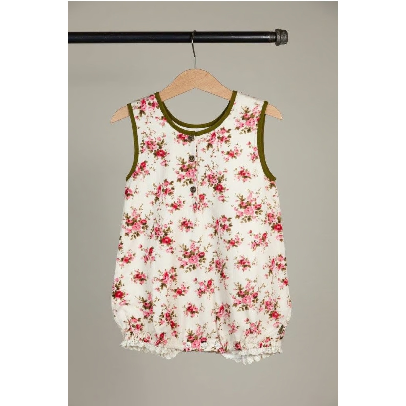 Well Dressed Wolf Floral Bubble