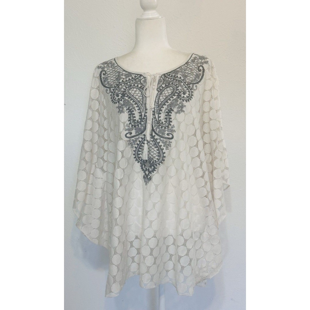 Sharon Young Women Size L Embroidered Floral Tassel Poncho Top Boho Peasant