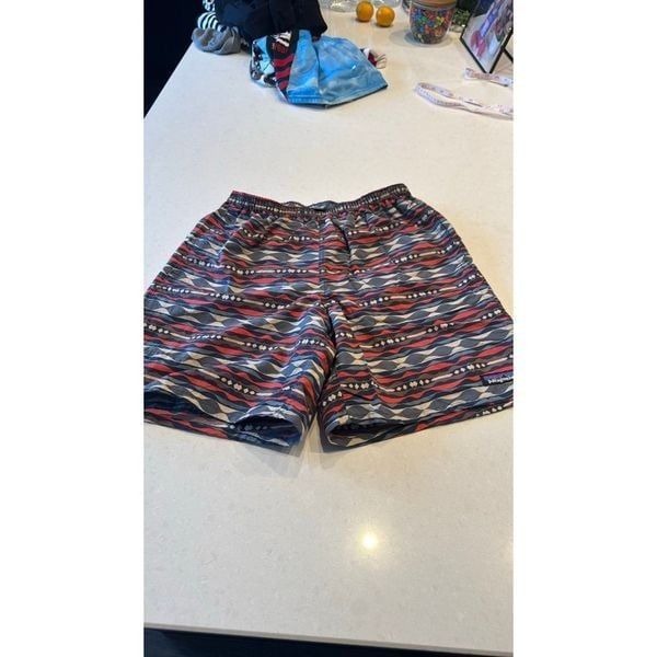 Patagonia shells men’s swim shorts size small, great design deep pockets.