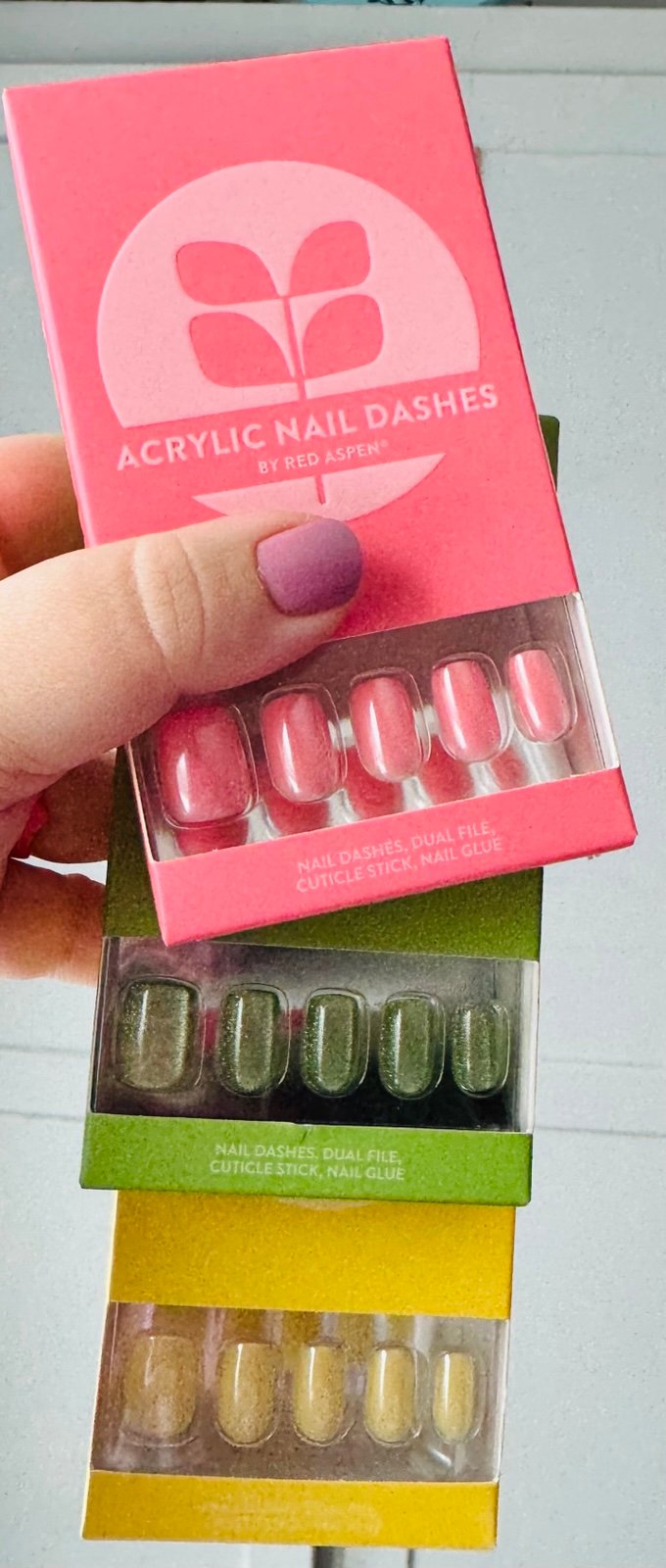 Acrylic nail dashes