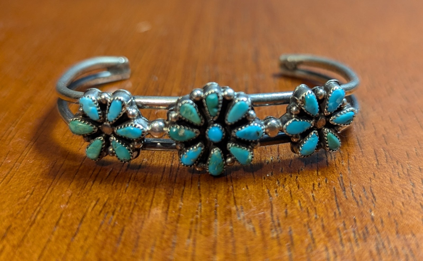 Vintage Zuni Sterling Silver PETIT POINT Turquoise 3 FlowerCluster Cuff Bracelet
