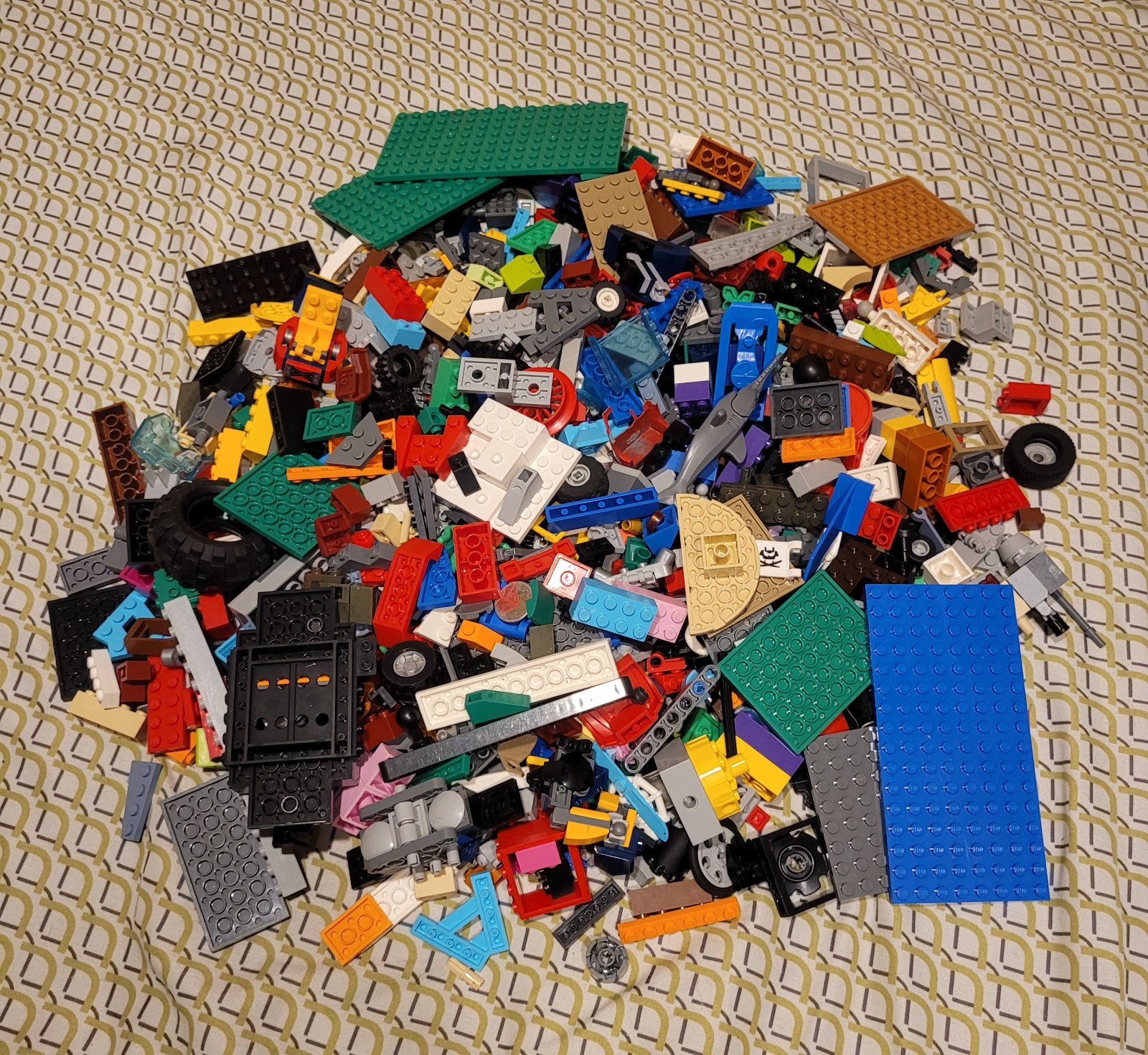 LEGO Random Lot #3 Approx 3 lbs Various Sets NO MINIFIGURES