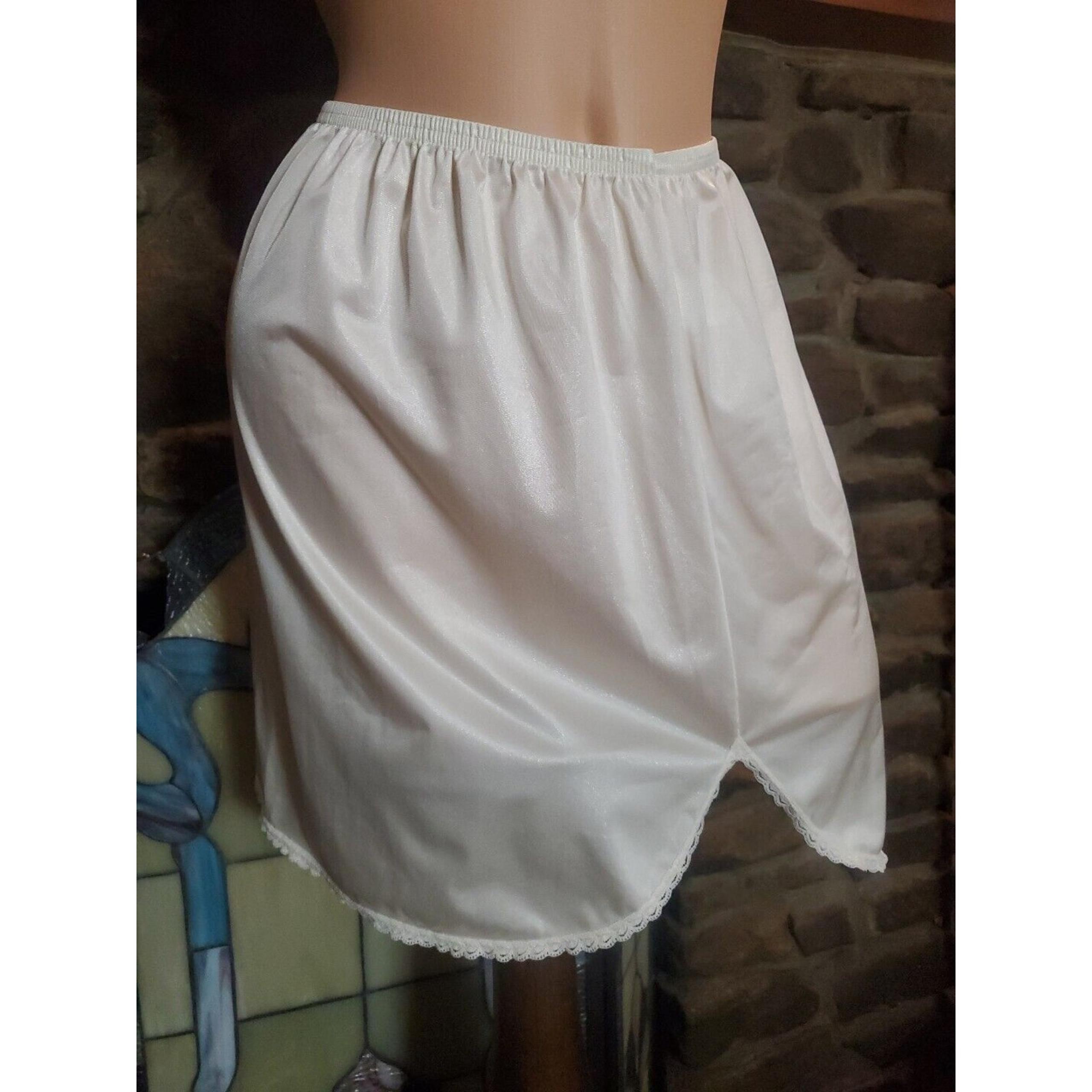 VANITY FAIR Short Half Slip Skirt SILKY SMOOTH NYLON Lingerie WOMEN'S MEDIUM