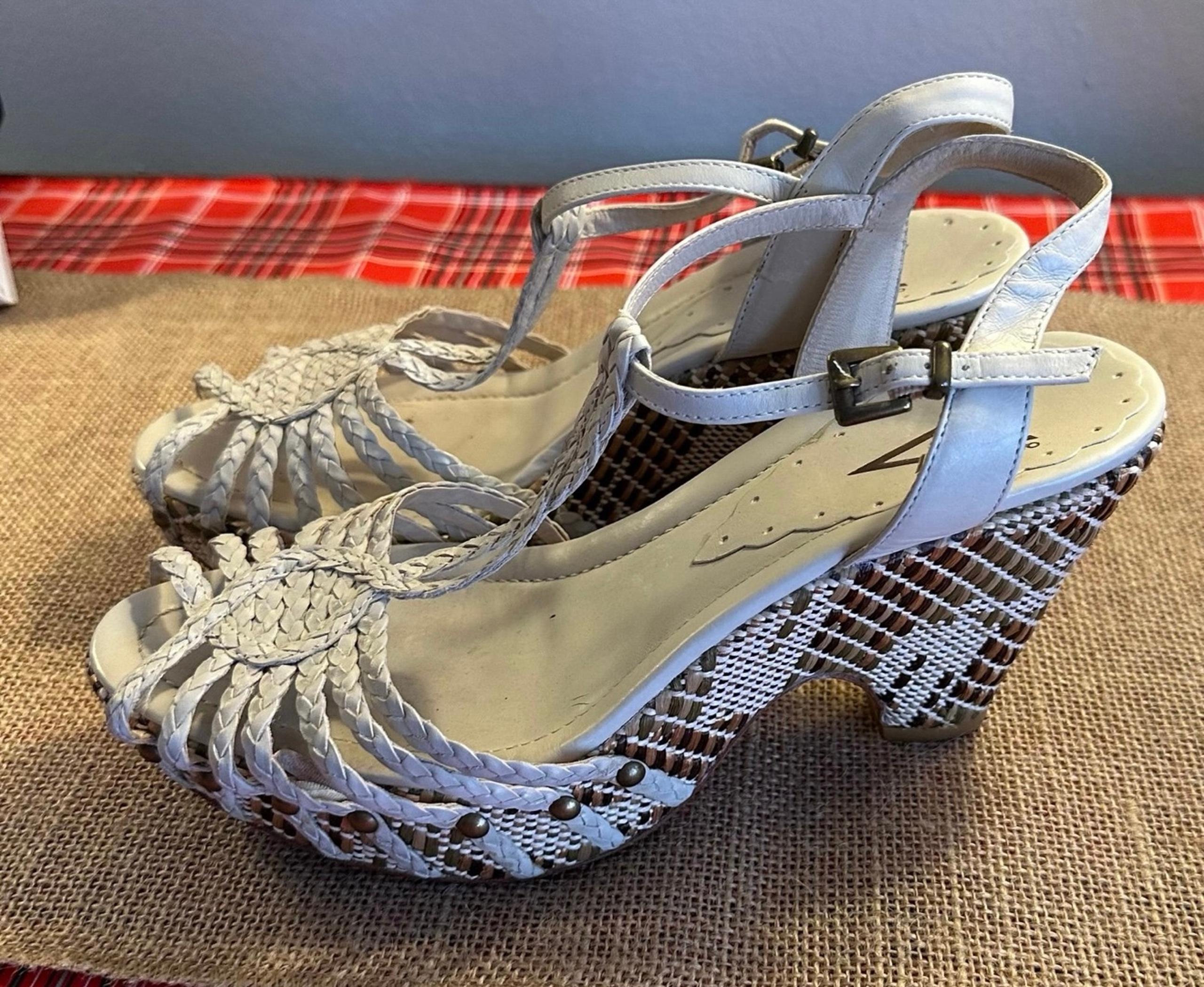 Vince Camuto Ladies Wedge Sandals LEATHER SZ 6.5 Excellent Condition Worn Once