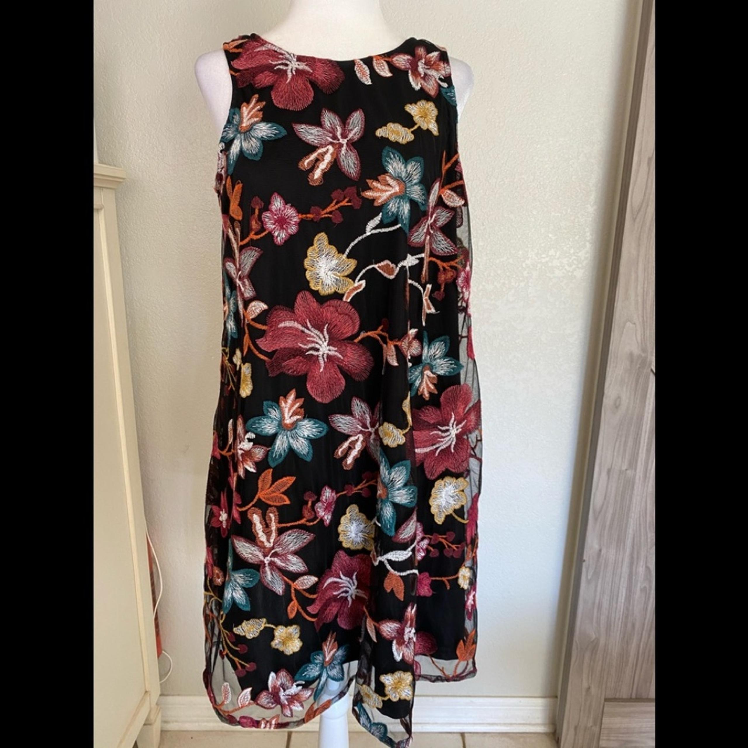 ECI New York small black floral embroidery dress