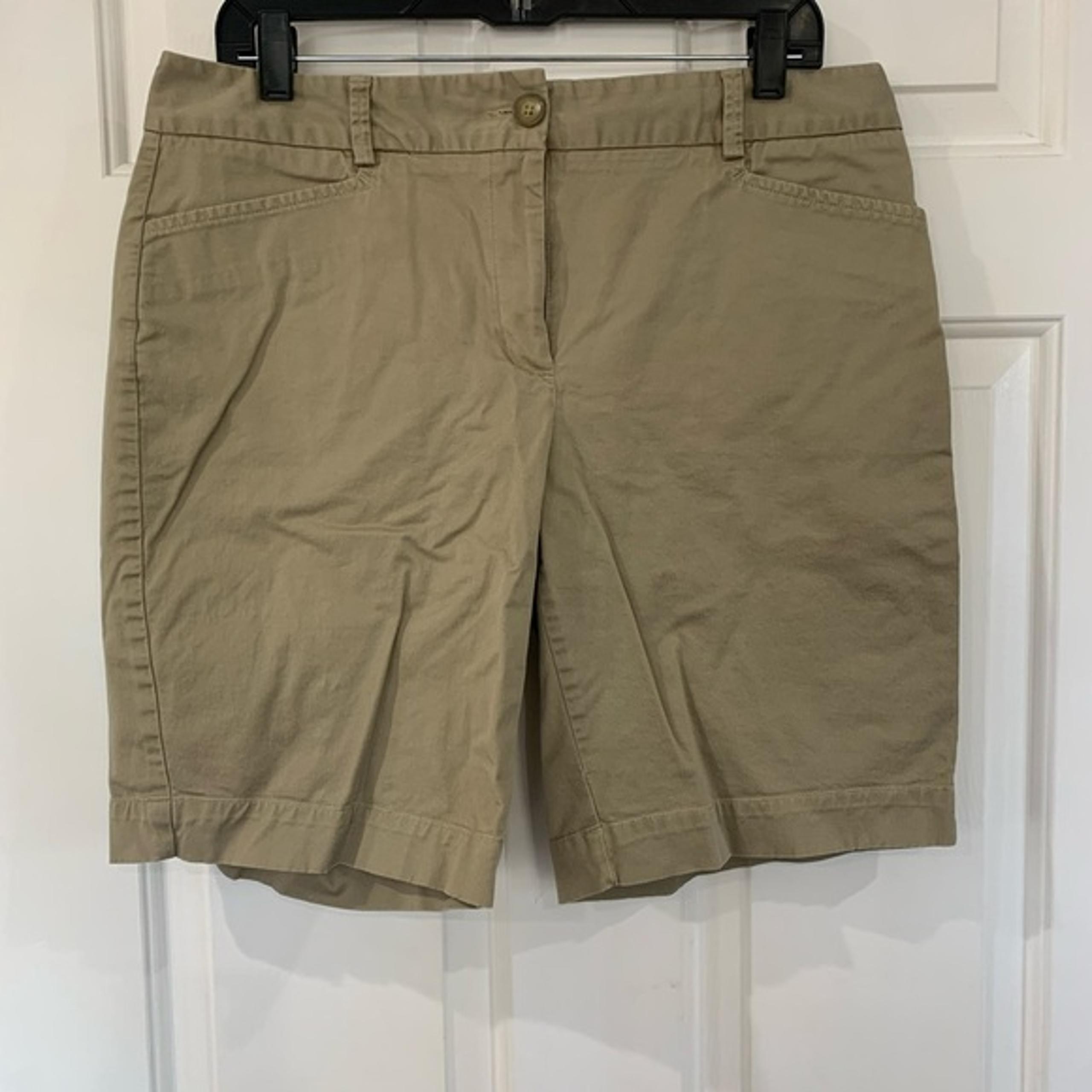 Lands’ End Women's Tan Khaki Shorts sz 10/Fit 2