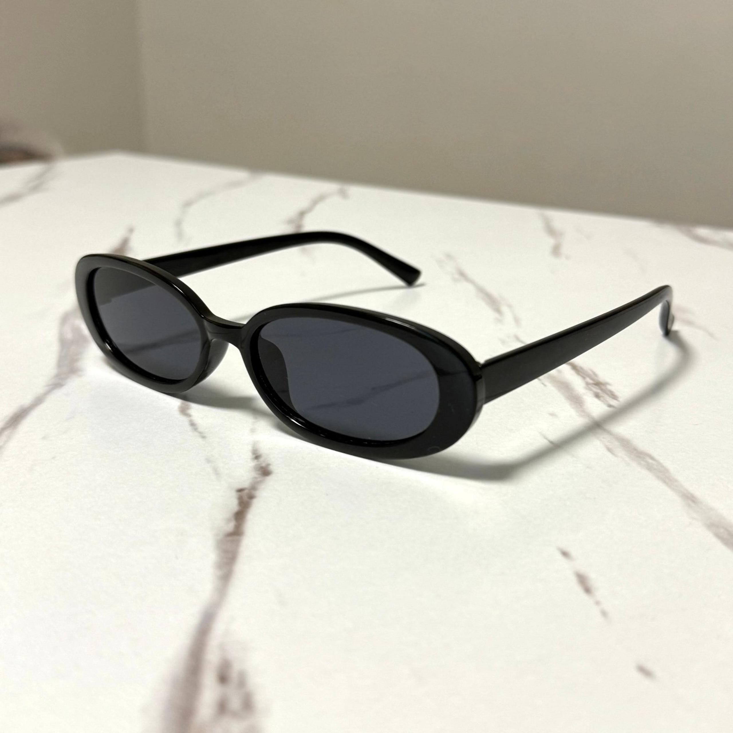 Stylish Classic Black Oval Sunglasses Gift
