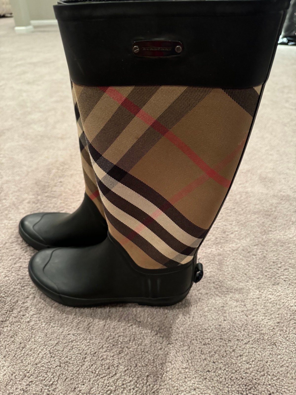 Authentic Burberry boots barely worn