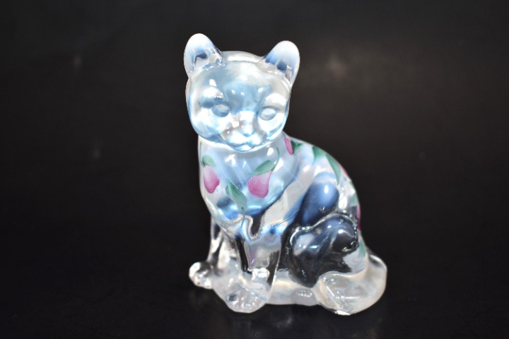 VINTAGE FENTON GLASS OPALESCENT CAT FIGURINE HAND-PAINTED