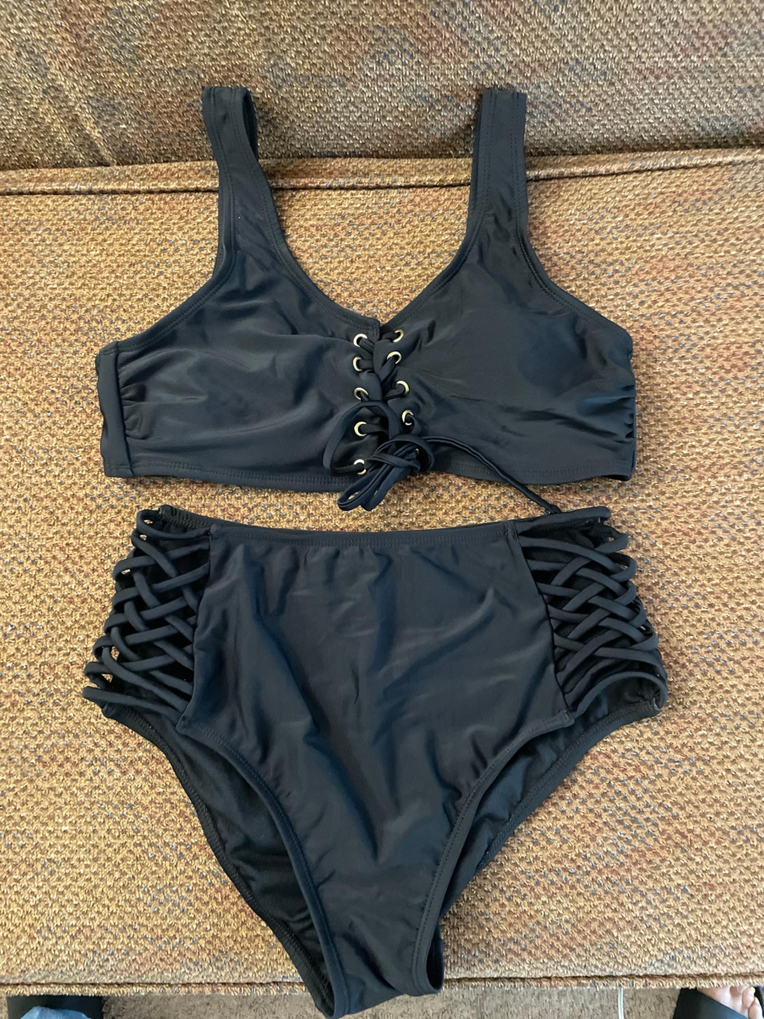 Bebe Hi-Waisted 2-piece Swimsuit (Medium)