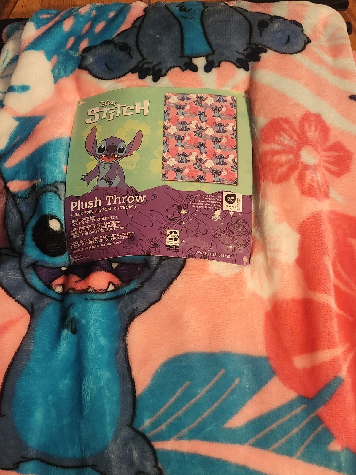 New Disney's Stitch Tropical Blue 50 x 70 Super Soft Throw Blanket NWT