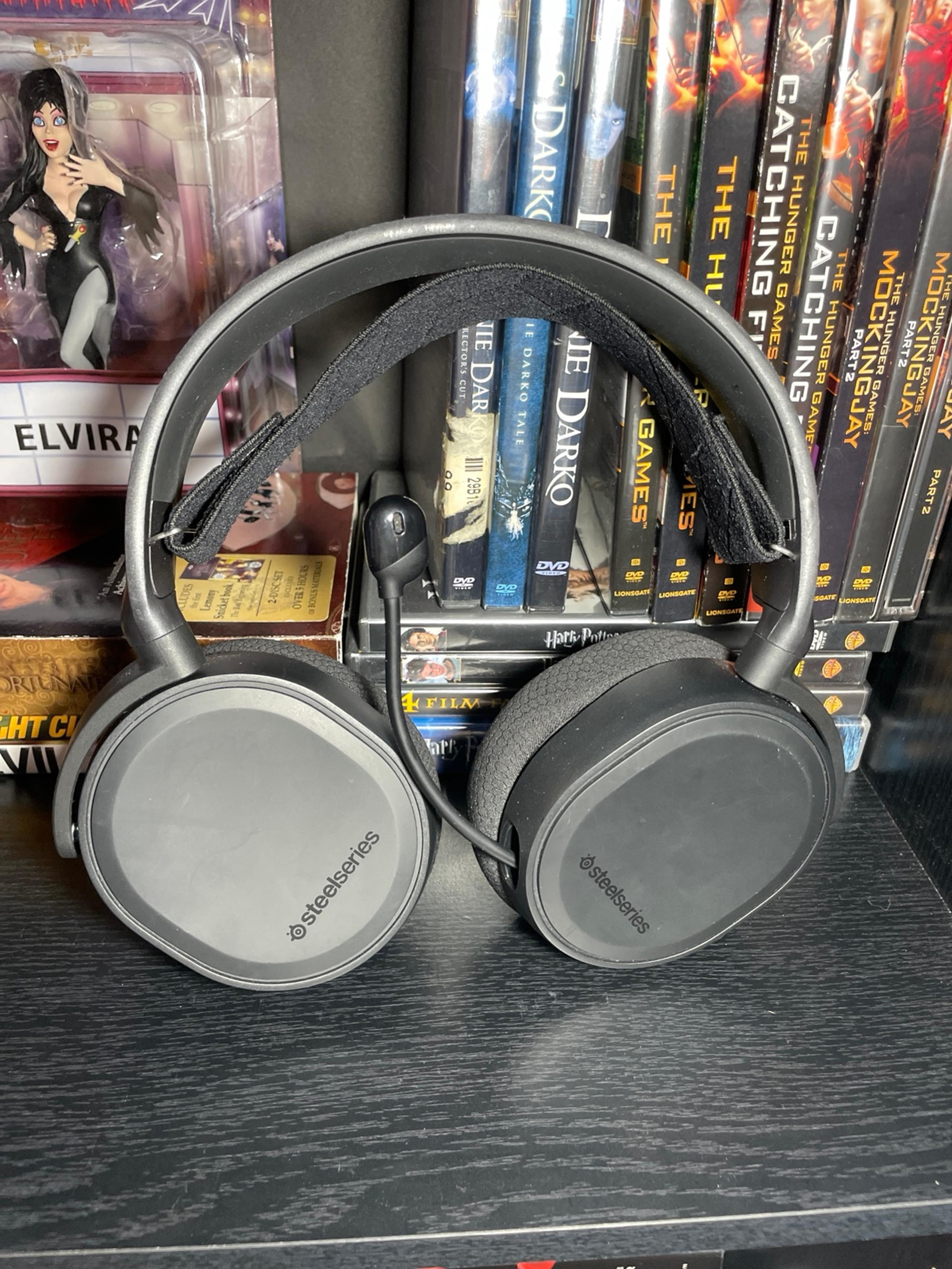 Steelseries Arctis 3 PC/PS4/PS5/Switch/Xbox One gaming Headphones with mic