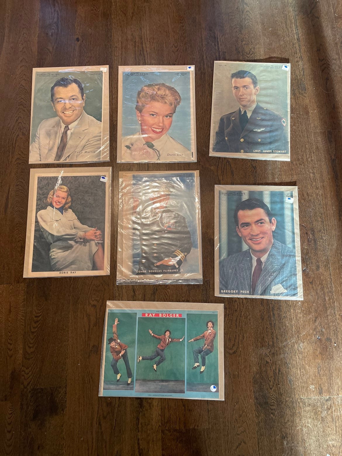 lot of vintage sunday news pqper wraps of Gregory peck,