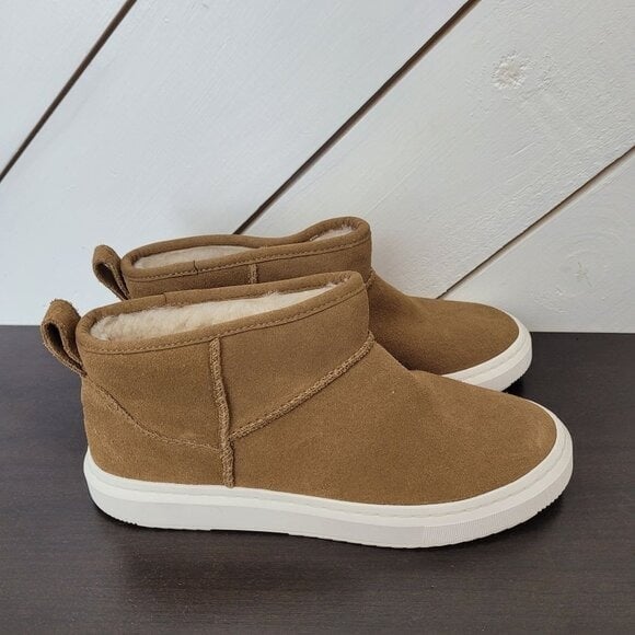 NEW UGG Deckers Outdor Cof Womens Size 8 Alameda MII Boot  Suede Sheepskin Lined