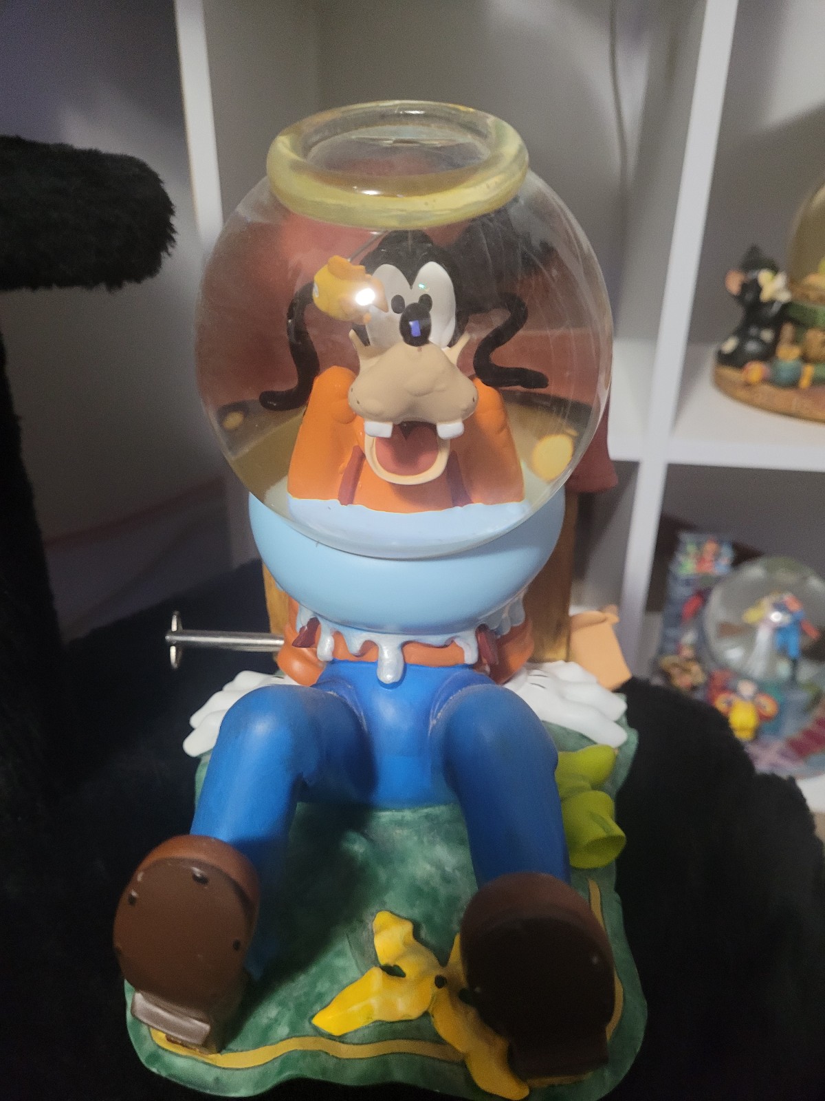 Disney Goofy Snow Globe