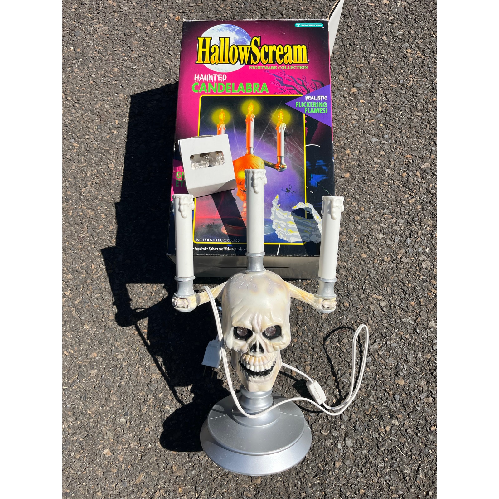 Vintage Trendmasters Skull Candelabra Lamp Flame Bulbs Spooky Decor 1994- NOB