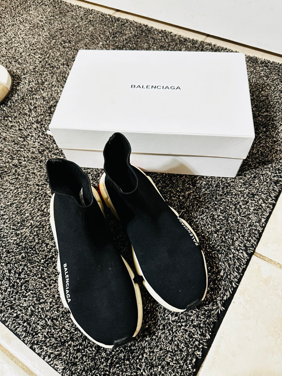 Sneakers size 38. Rarely wear. US 7