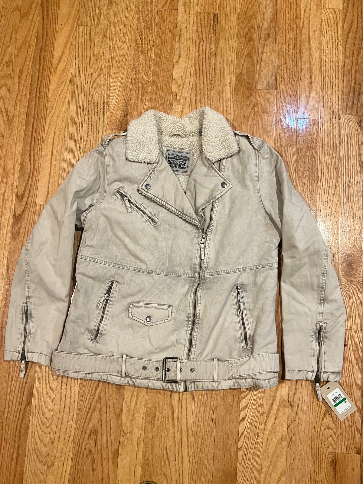 NWT!! Levi Strauss & Co. Women Sherpa lined Trucker Jacket