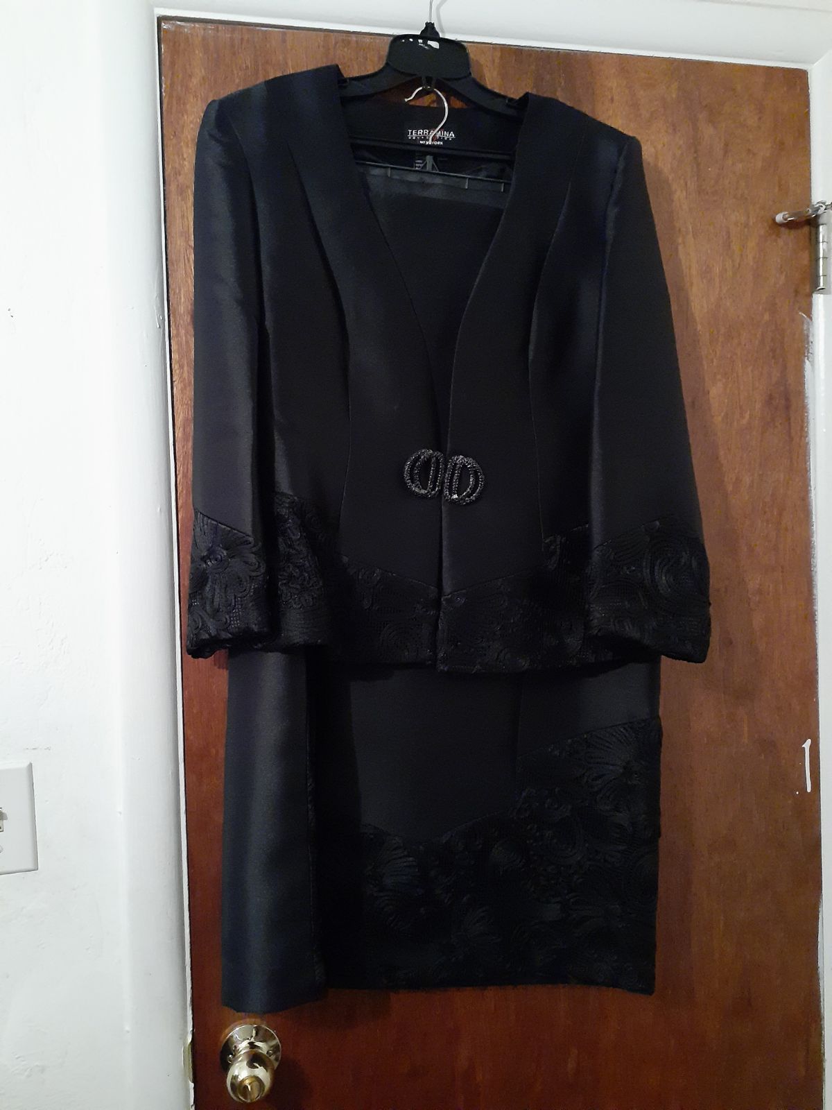 I am selling a black suit