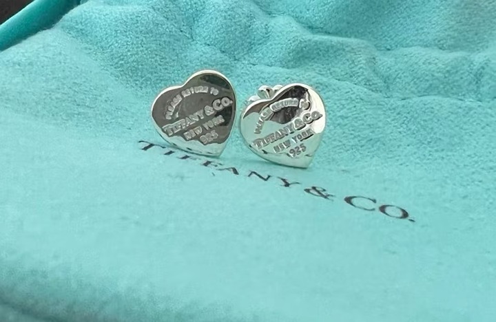 Tiffany & Co. Return to Tiffany Silver 925 Stud Earrings