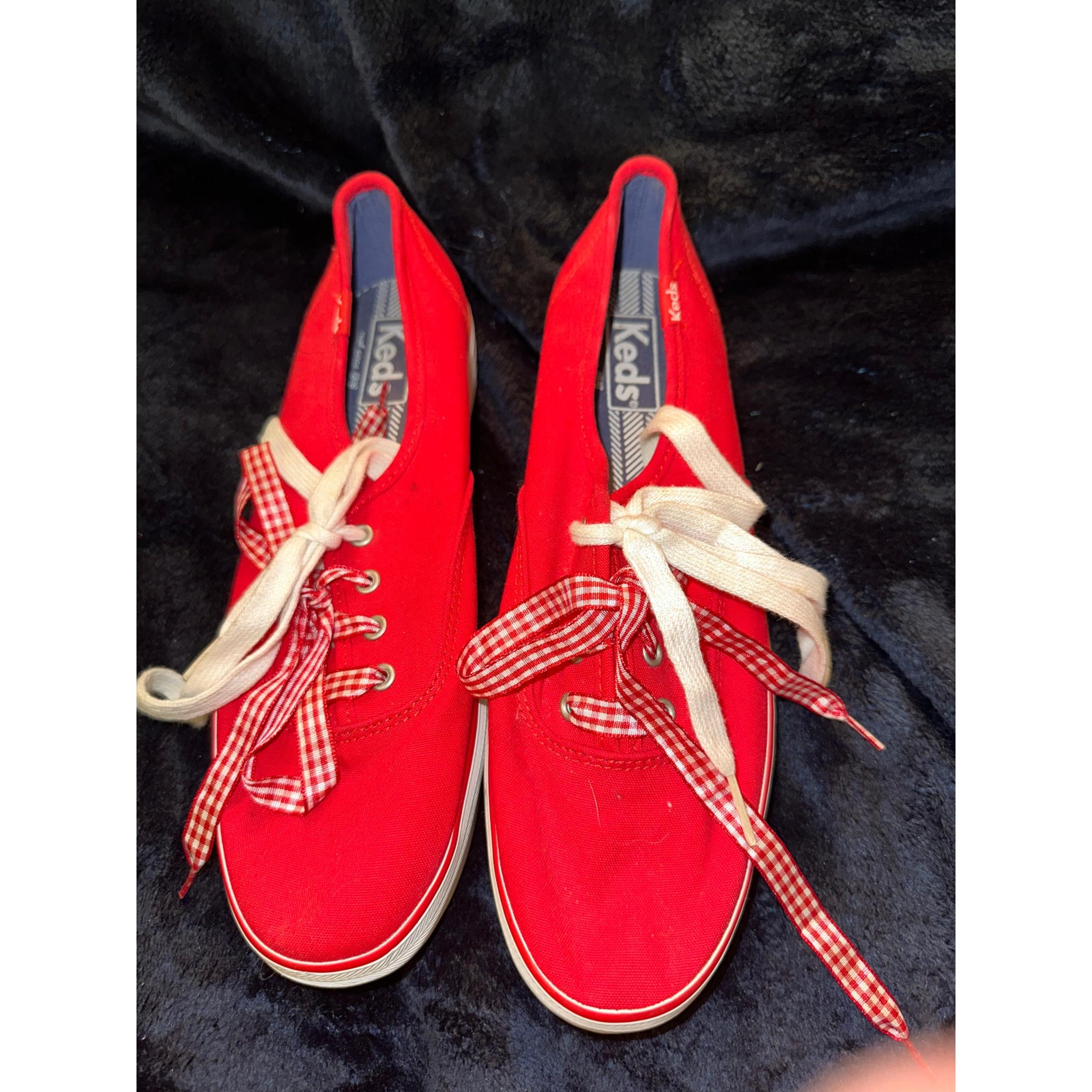 VINTAGE 80's EIGHTIES RED KEDS SNEAKERS W/ SLIGHT PLATFORM & DOUBLE LACES 7.5