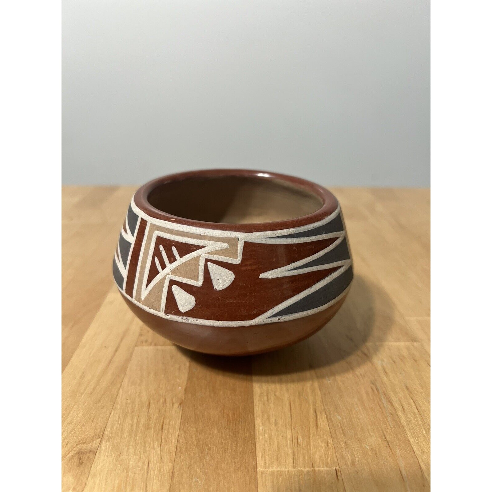 PETRA GUTIERREZ 1930'S SANTA CLARA PUEBLO POLYCHROME POTTERY VASE 5”D