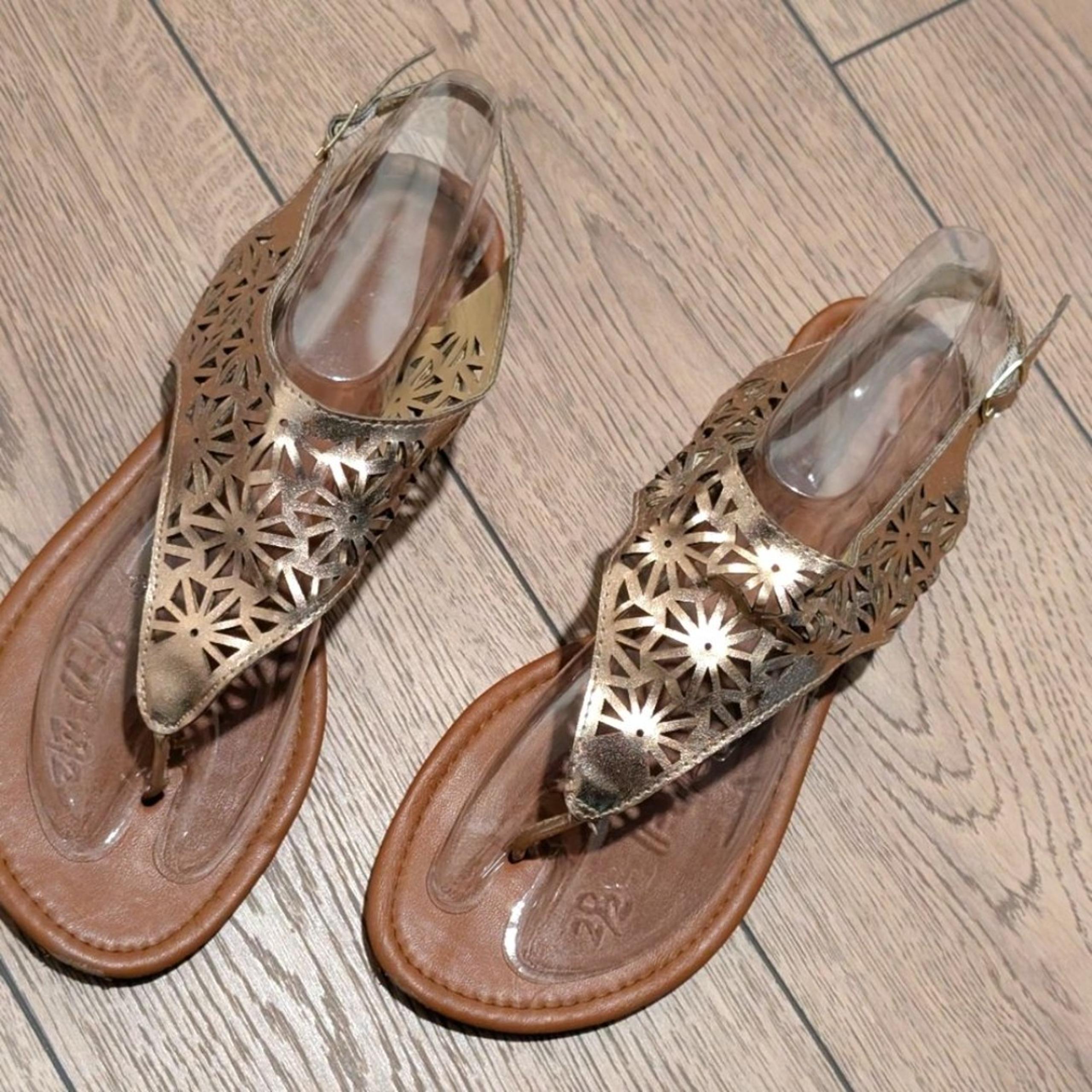 Mixit Metallic Gold Tan Sandals Womens 10 Gladiator Faux Leather Thongs