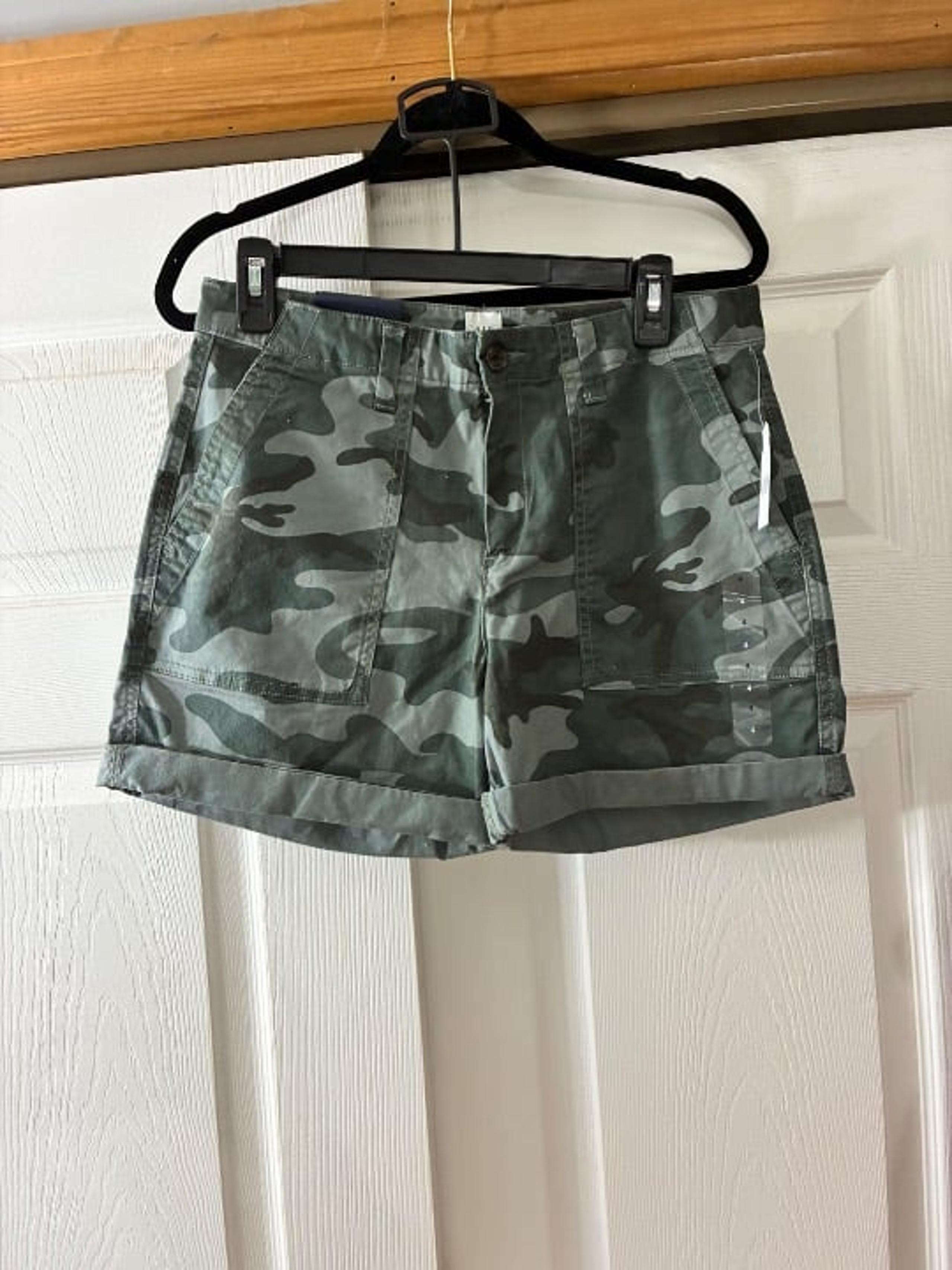Gap camouflage shorts size 4