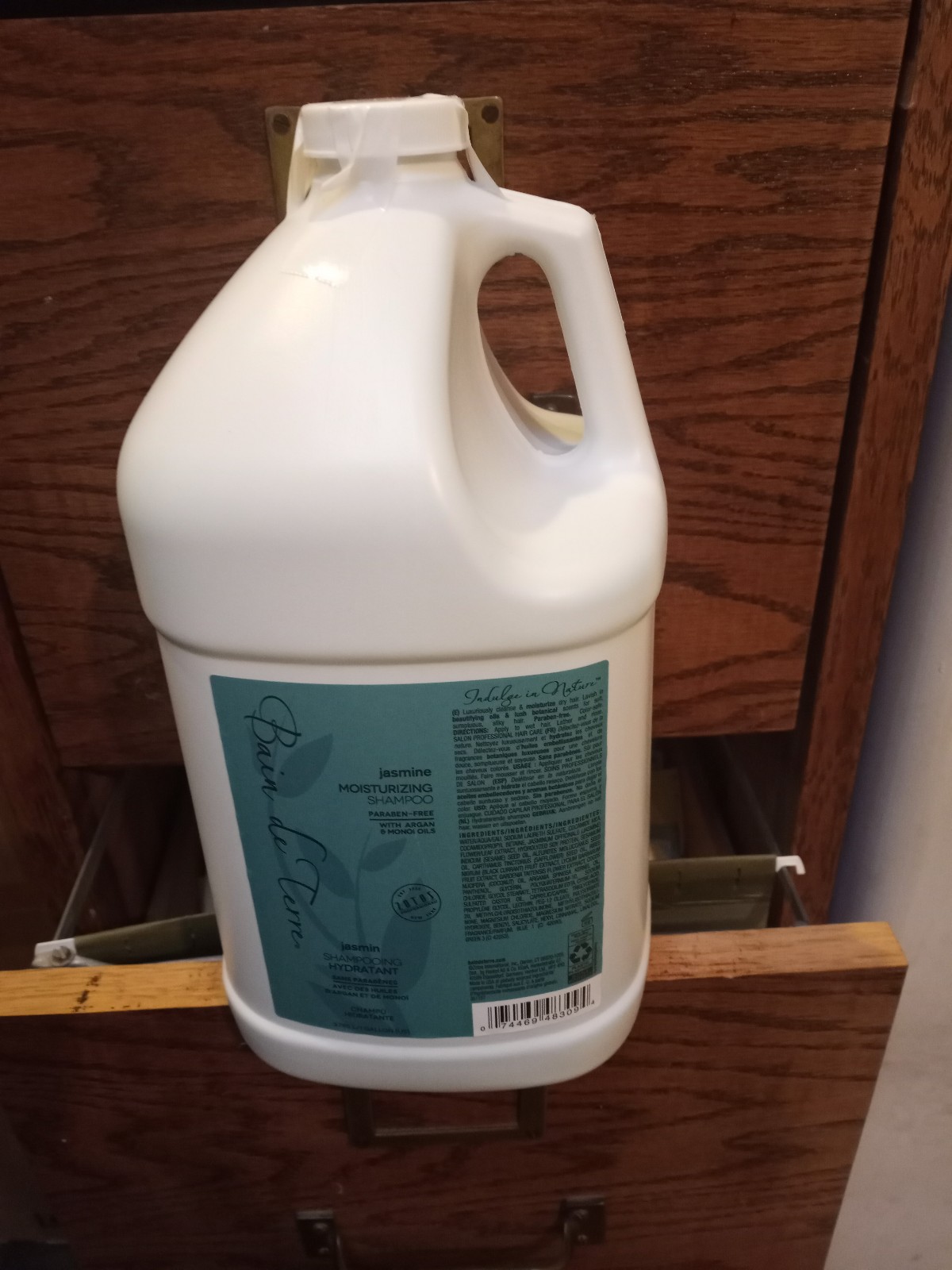 Bain de Terre shampoo gallon