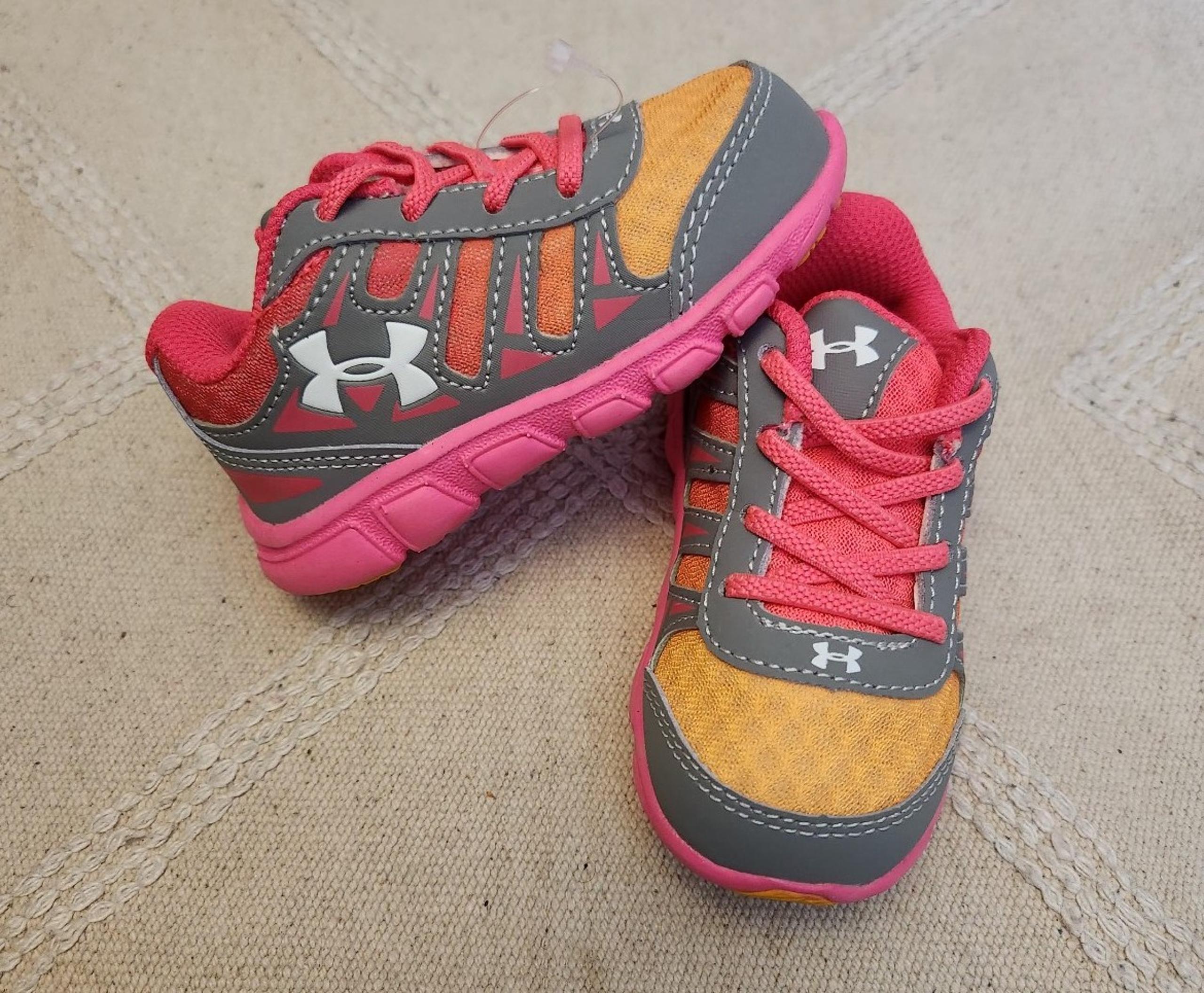 Under armour baby girls shoes size 5K new !