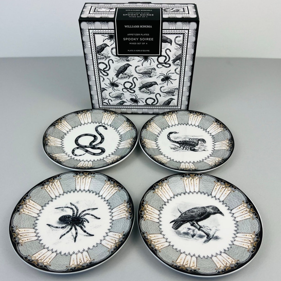 Williams Sonoma SPOOKY SOIREE Appetizer Plates Set Of 4 Halloween Spider NEW