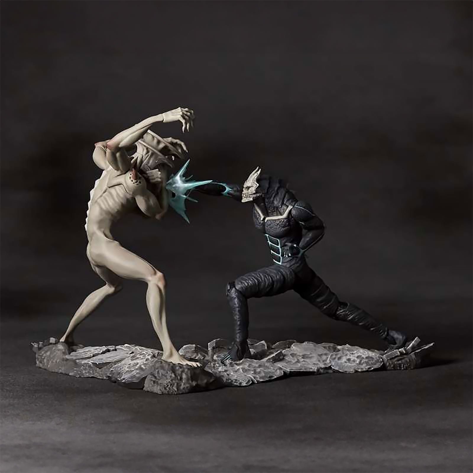 New Kaiyodo Kafka Kaiju No. 8 vs. Kaiju No. 9 1/18 Scale Complete Figure Statue