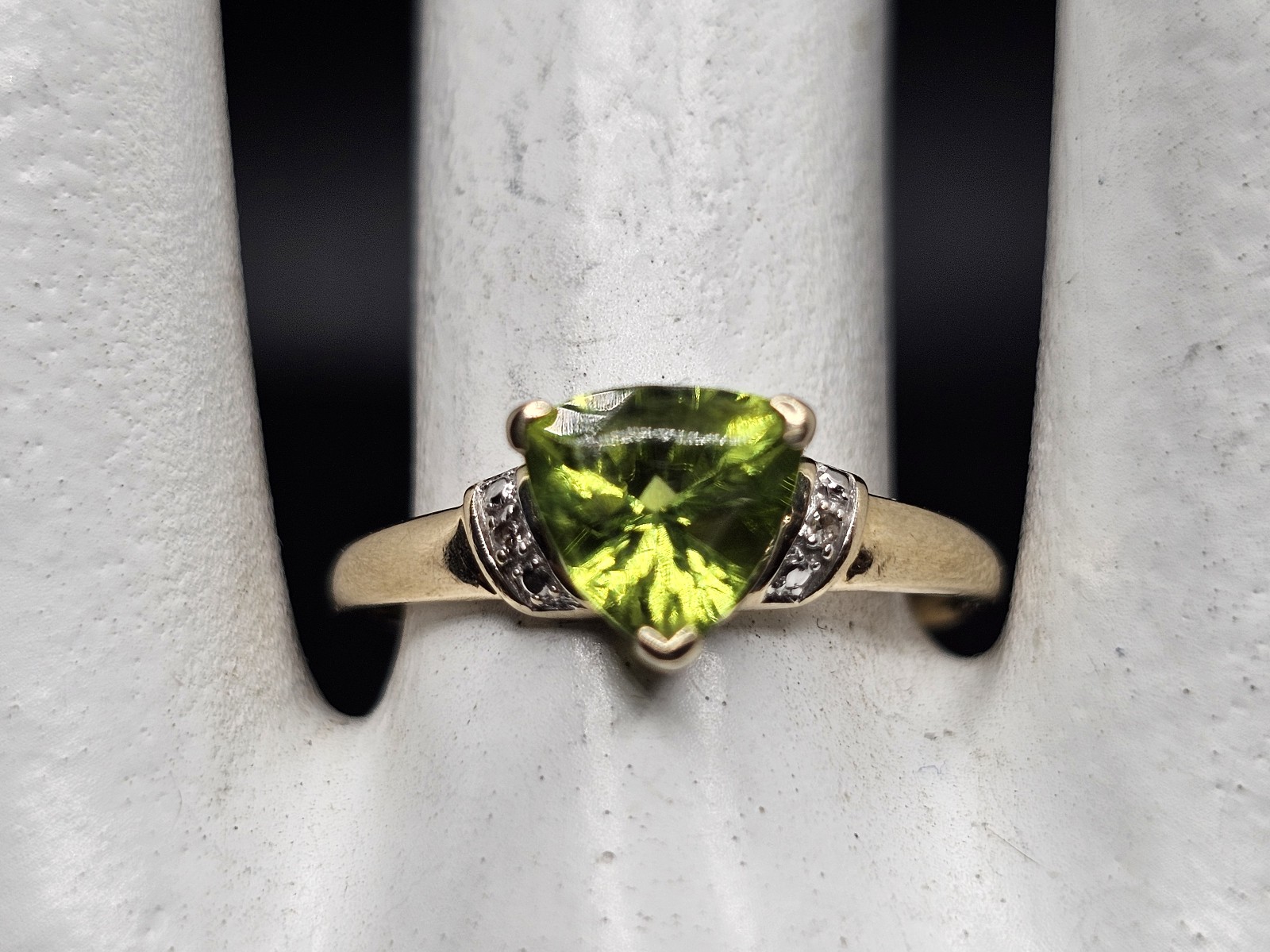 10k Gold, Peridot and Diamond Ring