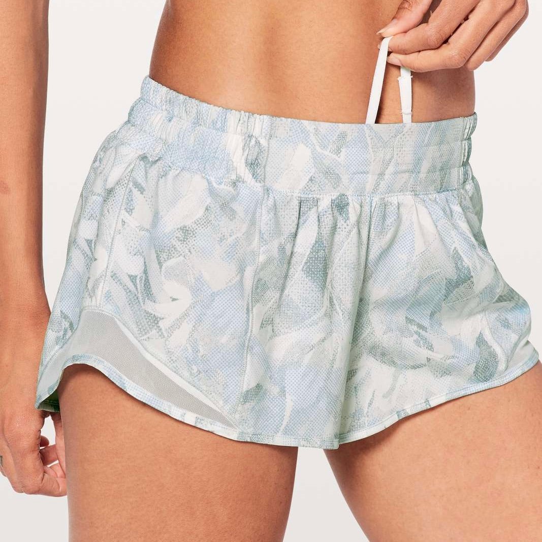 Lululemon Hotty Hot Short II *2.5 in Jasmine White Multi / White shorts size 8