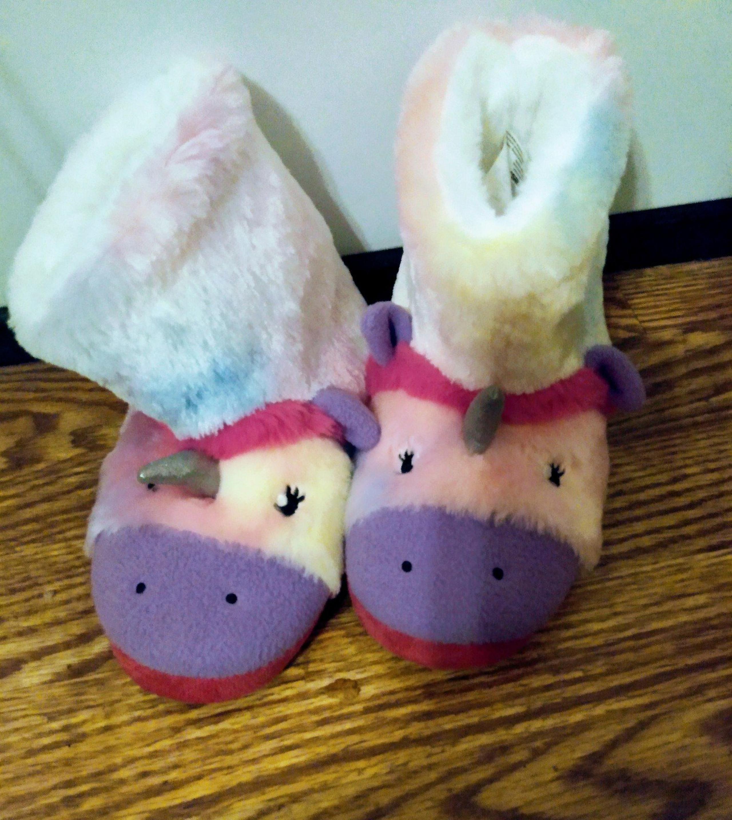Little girl's size 13-1 fluffy plush Unicorn slippers
