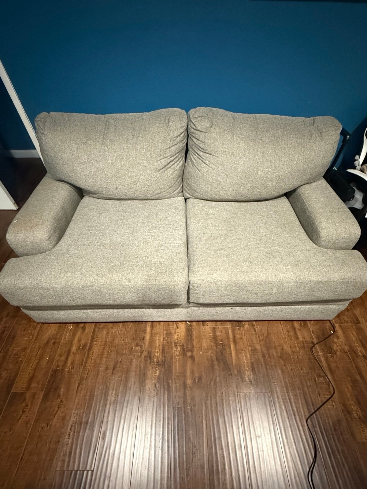 Selling complete sofa set