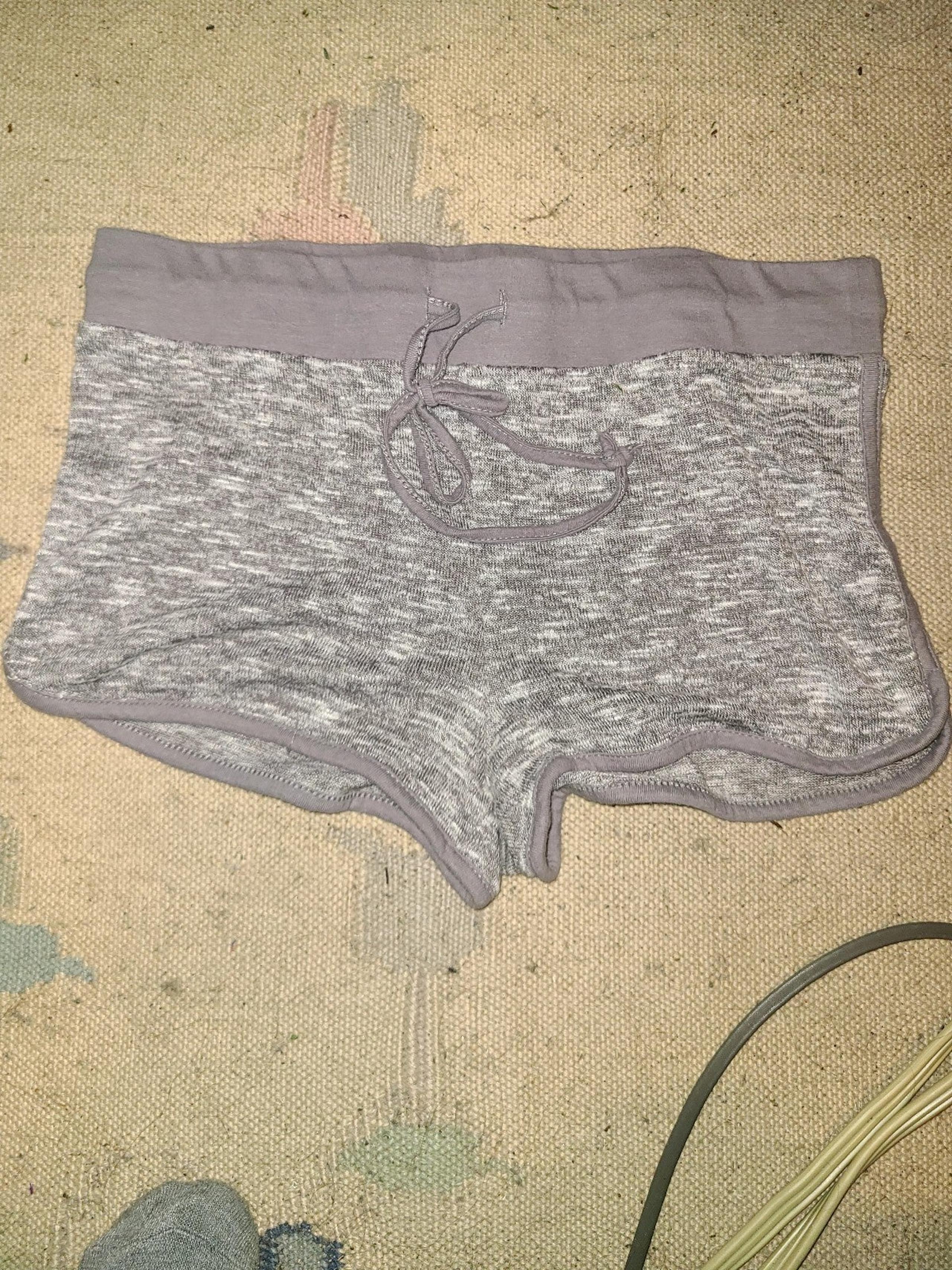 No Boundaries size Medium (7-9) drawstring gray shorts