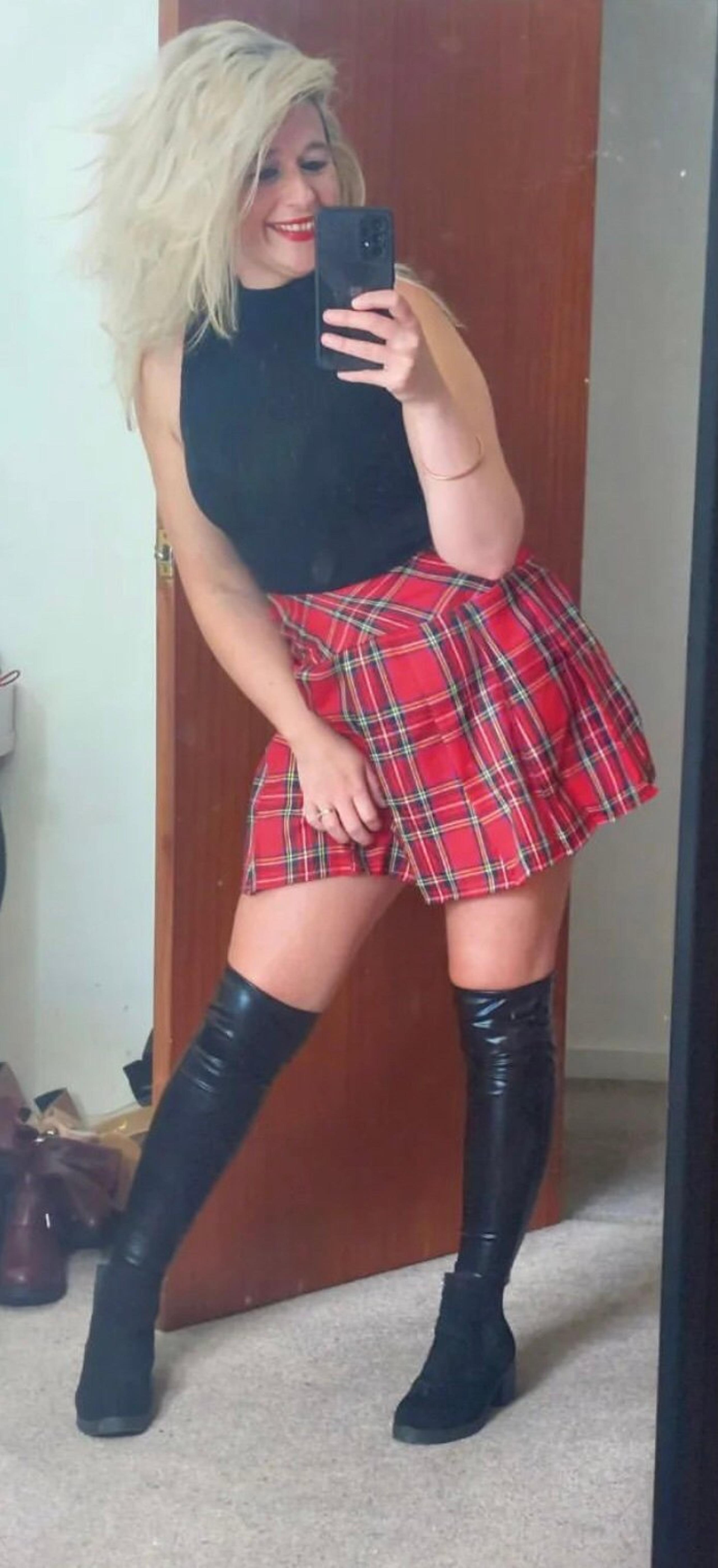 Plus size red plaid pleated skirt 1x