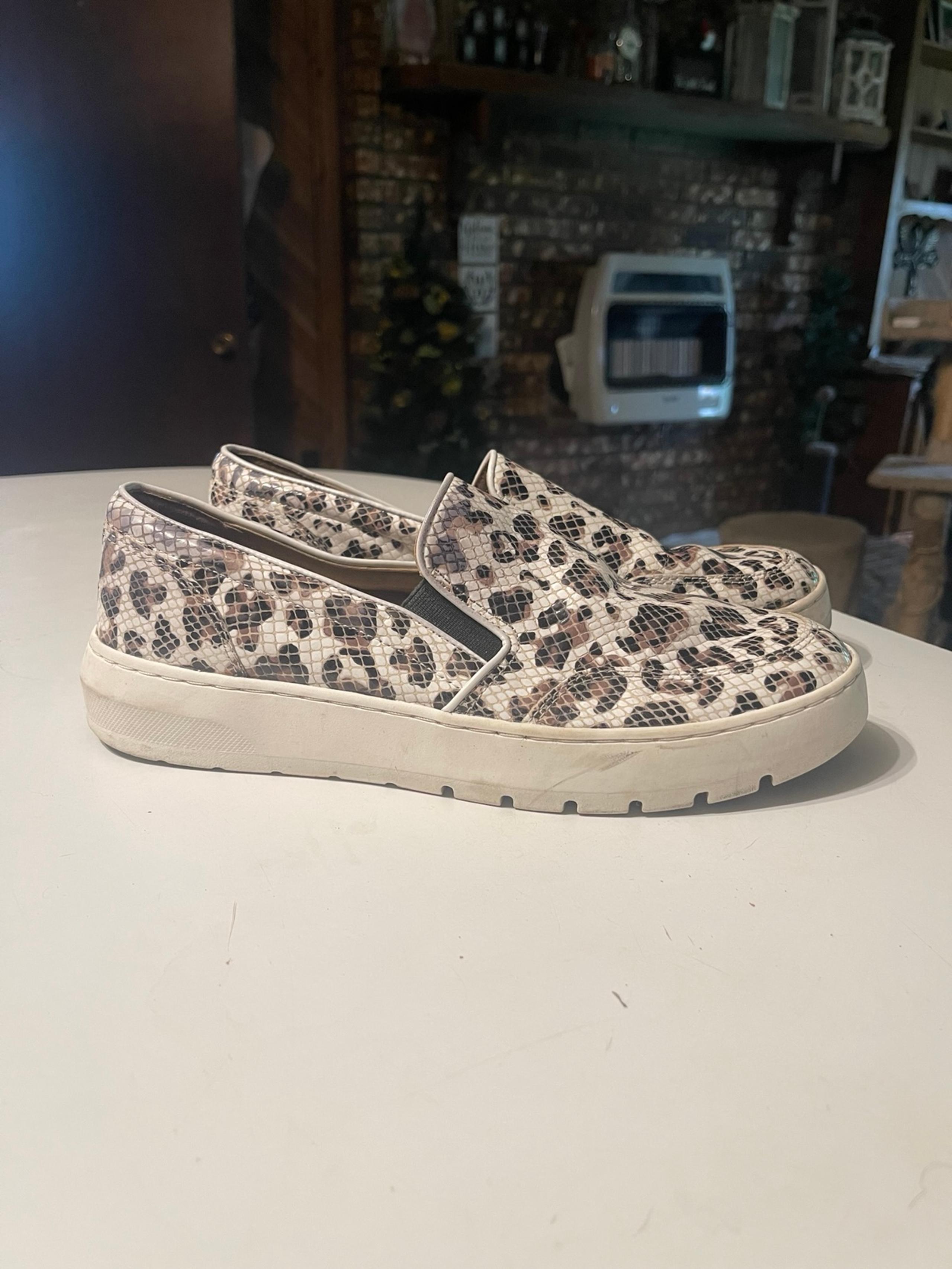 Vionic Dinora Leopard Snake Print Size 9 Women’s Platform Leather Slip Ons